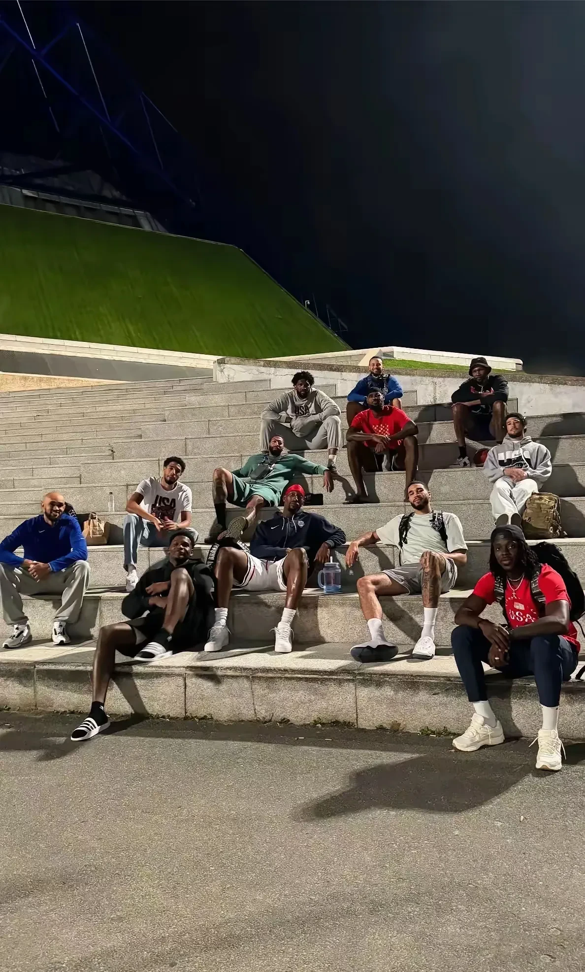 包含赛地聚焦——欧冠关键时刻热度飙升，底特律活塞远射贴柱，震撼外界，轮换策略成焦点的词条